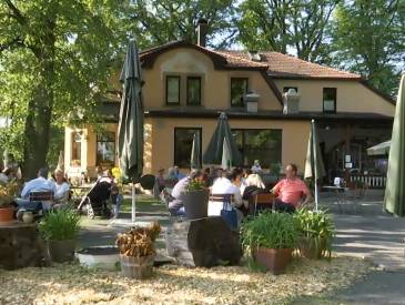 Zurück im Biergarten: Biergarten Clip 2045109b