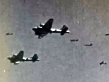 Folgenschwerer Angriff: Bombardierung Clip F09e1268