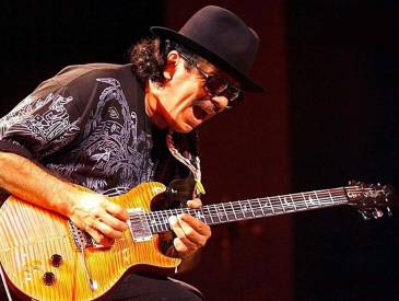 Carlos Santana kommt