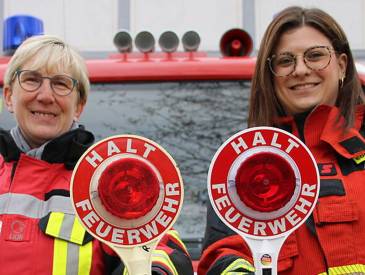 Feuerwehr mit Frauenpower: Feuerwehr Clip Af11666a