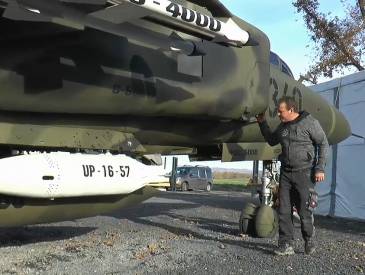 Kampfjet am Boden: Kampfjet Clip 3ff4d0db