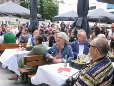 Spektakel zur Eröffnung: Marktplatz 2 Clip 711c20aa