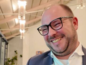 Landrat im Amt bestätigt: Starubel Clip 40f7b2a4