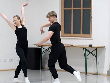 Vor dem großen Auftritt: Tanzpaar Clip 98f245b8