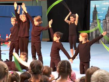 Kinder stark machen: Turnshow Web Clip 30cdea88
