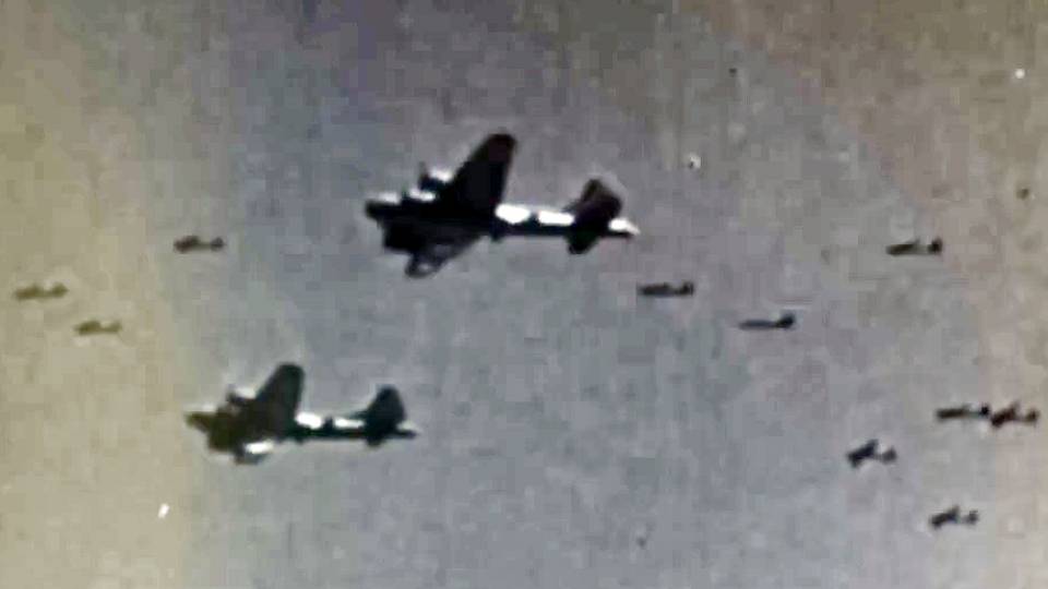 Folgenschwerer Angriff: Bombardierung Clip F09e1268