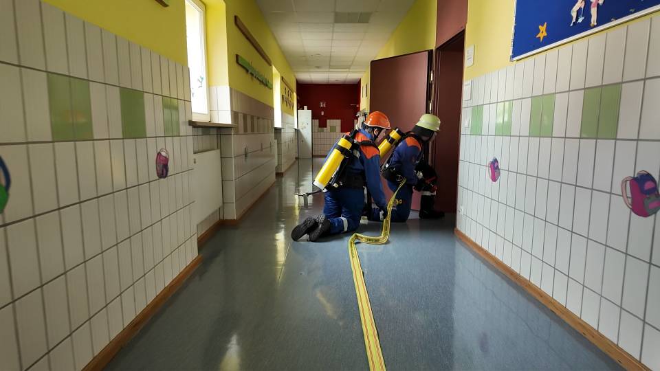 Jugendfeuerwehren in Aktion: Grab Jugendfeuerwehr 3cea3935