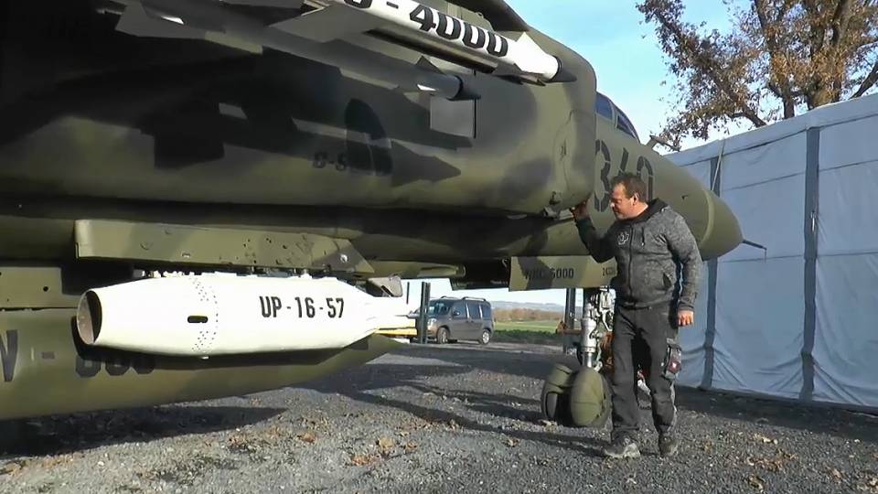 Kampfjet am Boden: Kampfjet Clip 3ff4d0db
