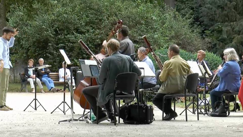 Landestheater im Vorbeigehen: Ltc Spaziergang Clip 7247089f