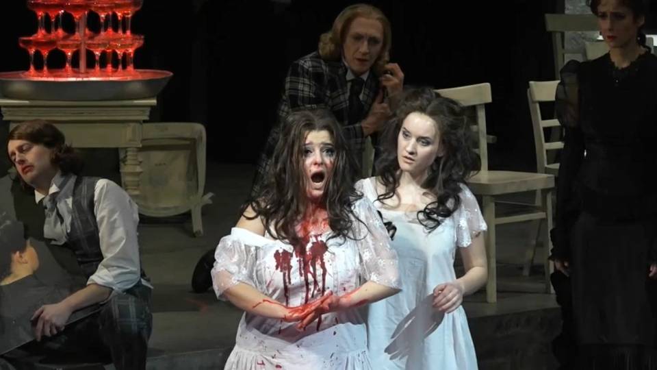 Lucia di Lammermoor: Lucia Clip 1429df3b