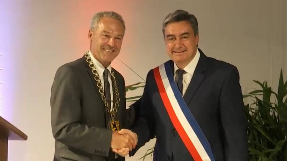 Lebendige Partnerschaft: Nec Vil Clip 8860500e