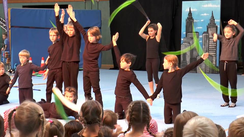 Kinder stark machen: Turnshow Web Clip 30cdea88