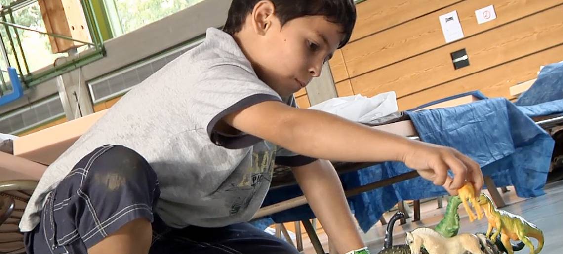 Flüchtlinge ziehen um: Asyl Umzug 2babb622