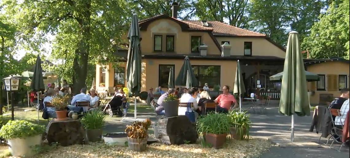 Zurück im Biergarten: Biergarten Clip 2045109b
