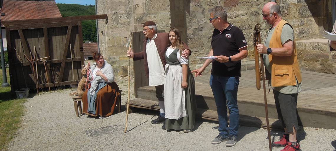 Heimatspiel im Kirchgarten: Franz Talk Bd88f6fd