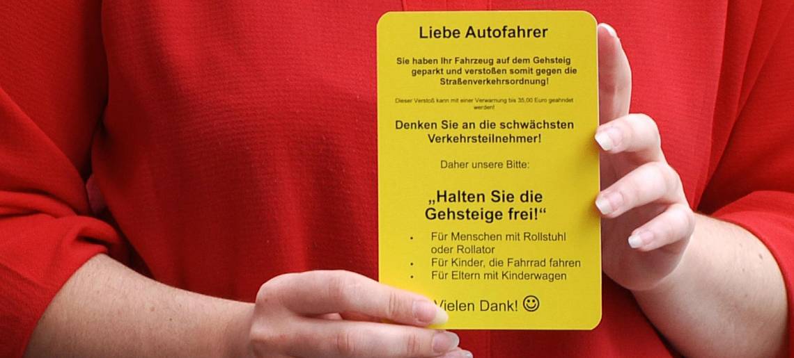 Gelbe Karte für Falschparker: Gelbe Karte Clip 39fcf652