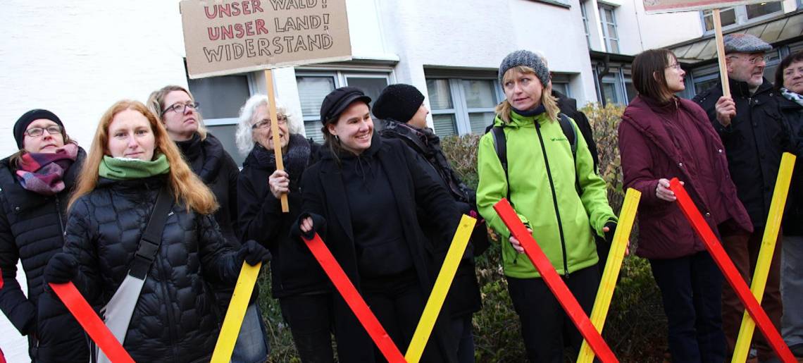 Kreute gegen Stromtrassen: Kreuze Clip 64402787